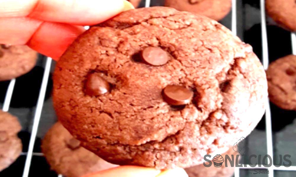 How to quickly make Eggless Choco Chip Cookies