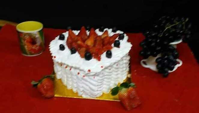 Strawberry eggless cake.
