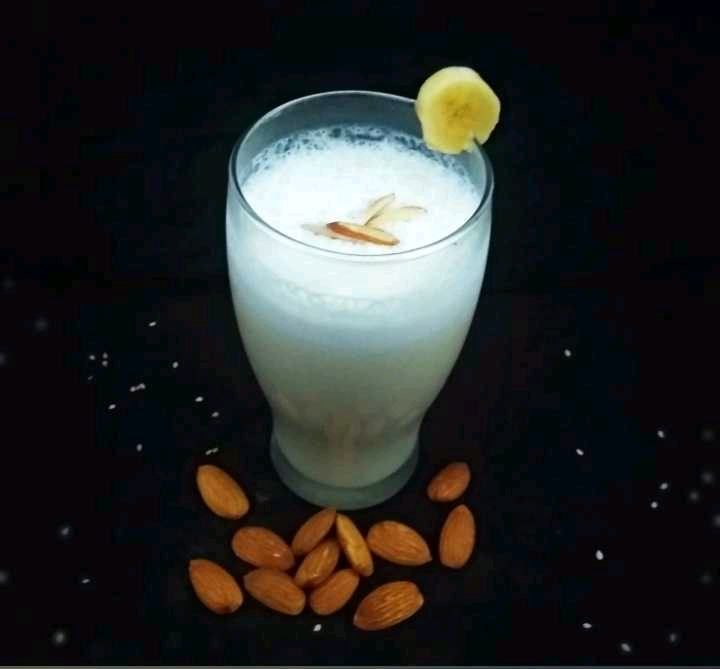 Almond Banana Dates Milkshake
