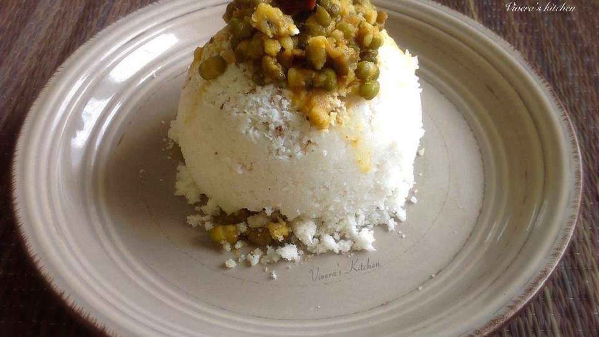 Rice steam cake with green gram curry
