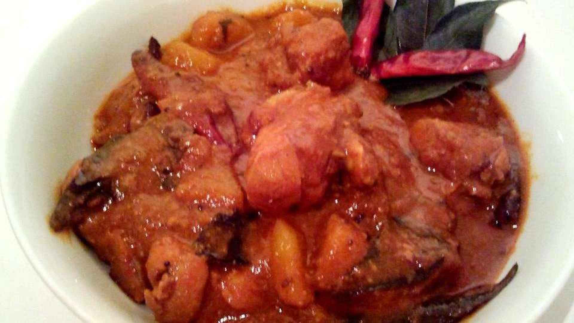 Chicken and Aloo gravy - Kerala style.
