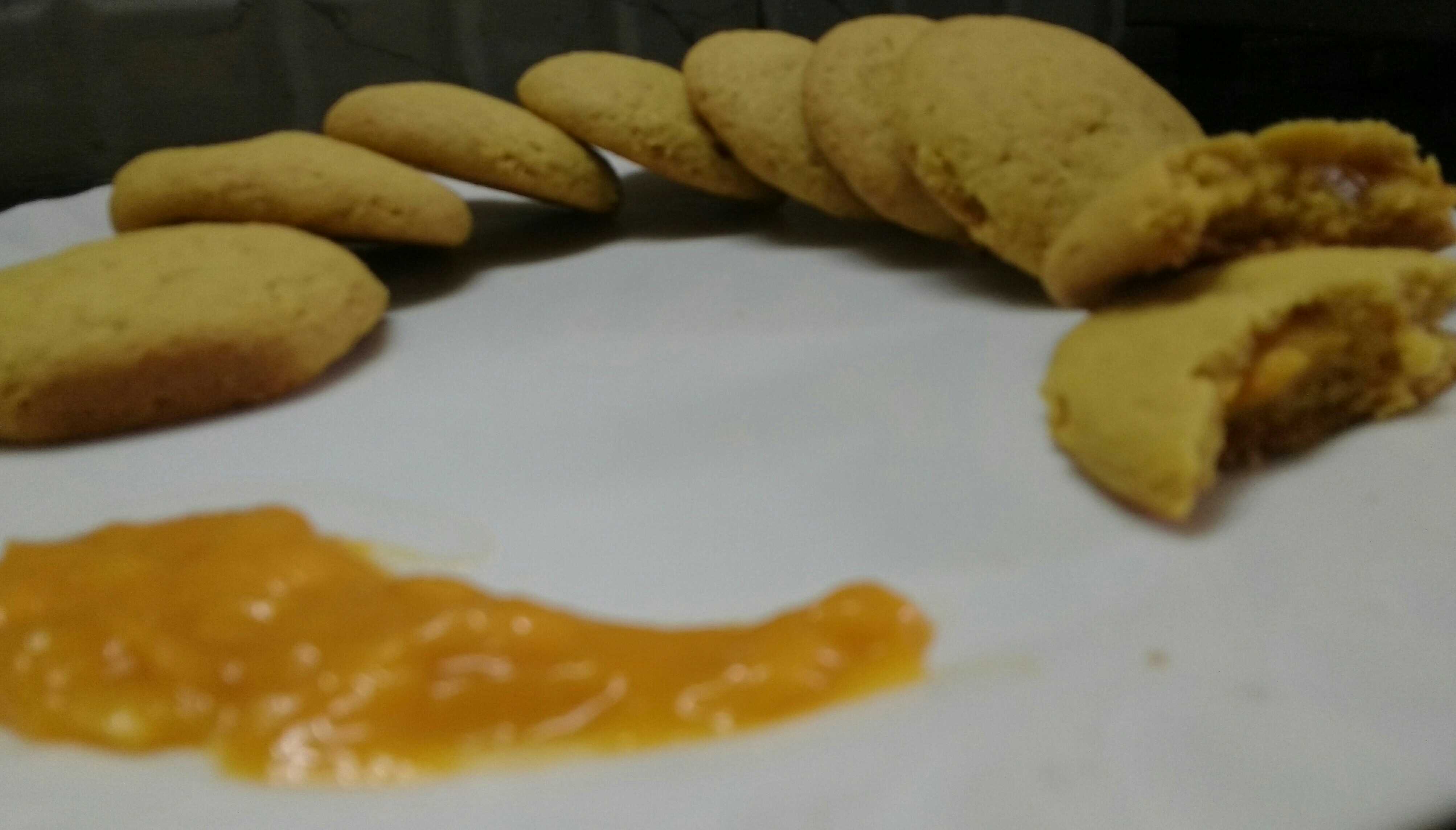Stuffed mango cookies