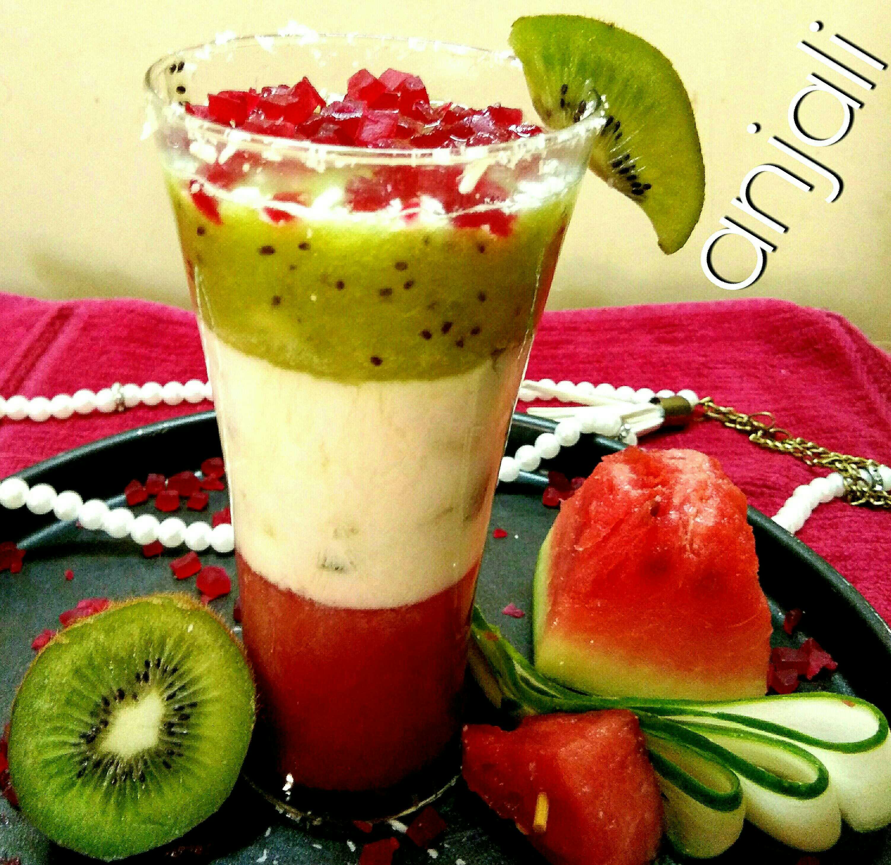 Kiwi Yogurt layered  smoothie