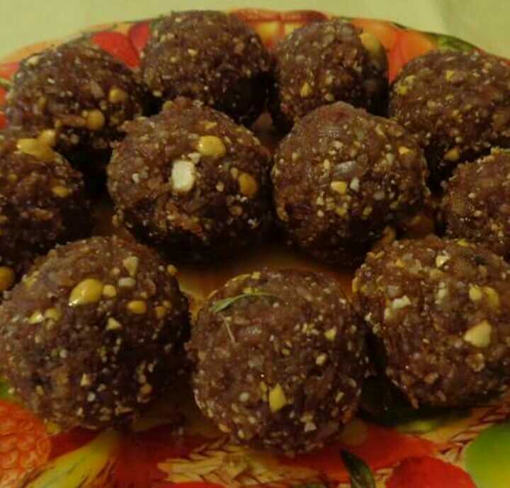 Red Poha Nuts Ladoo