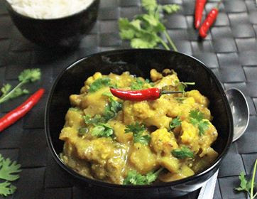 Aloo Gobi Palda (Potato-Cauliflower in Yoghurt Sauce - Himachali Style)