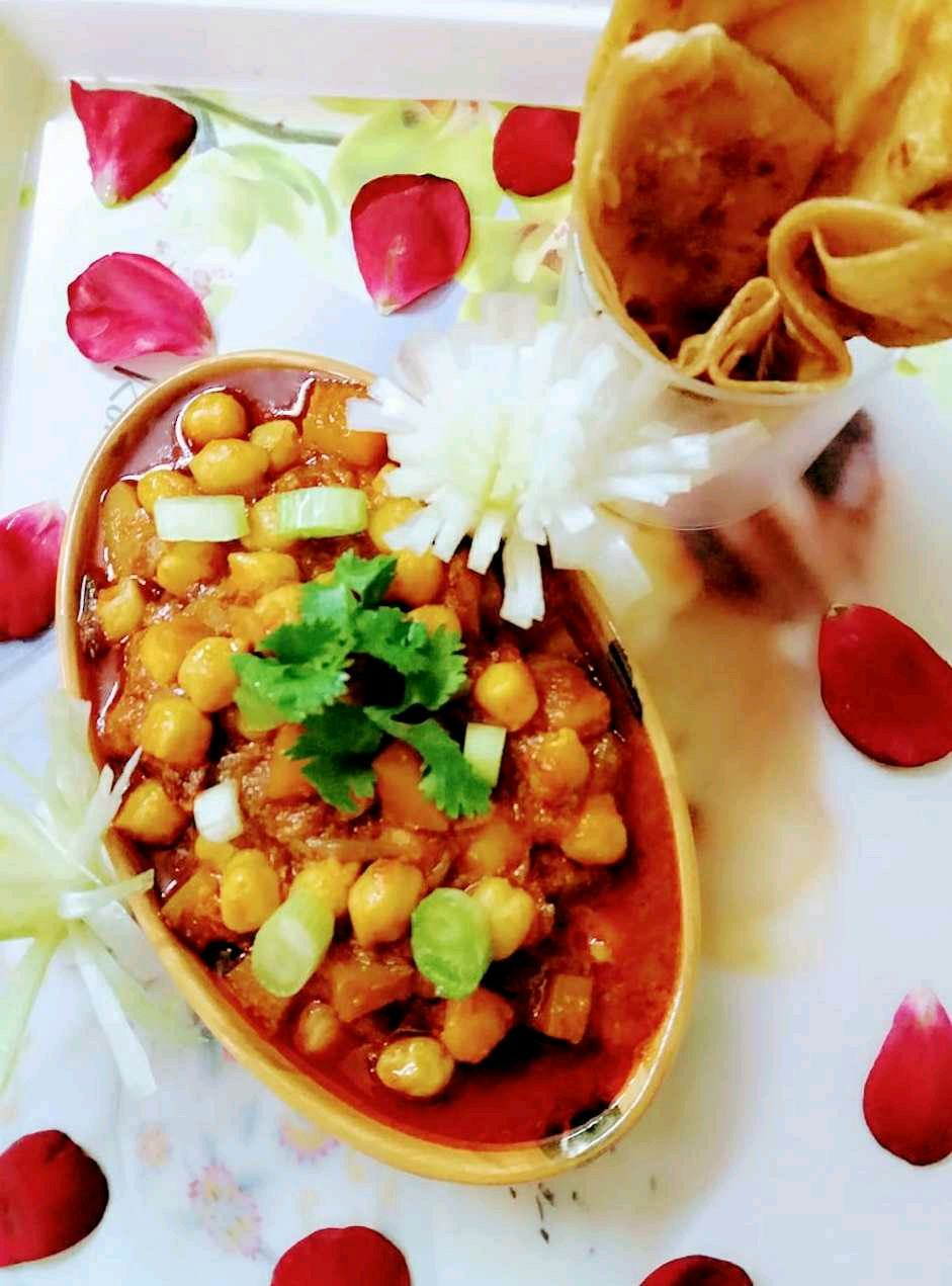 ALOO CHOLE MASALE IN RESTAURANT STYLE