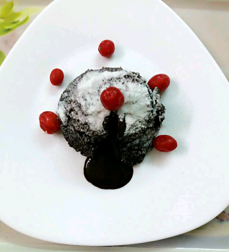 EGG LESS MOLTEN LAVA CAKE IN 1 MINUTES