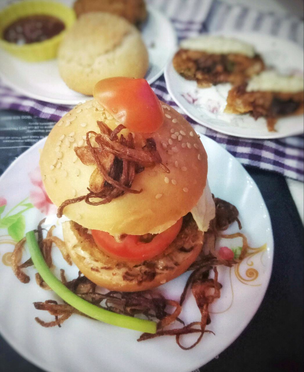 Caramalized Onion And Fish Burger