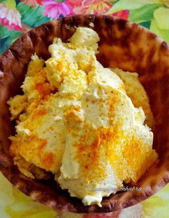 Golden milk icecream ( turmeric icecream ) 