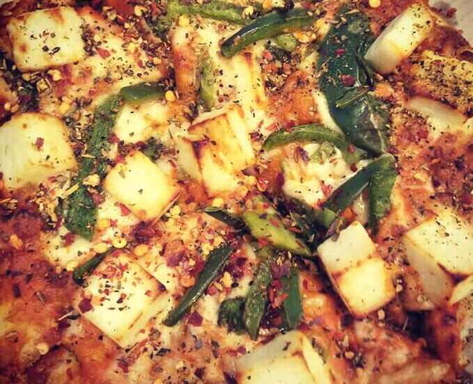 Paneer Achari Pizza