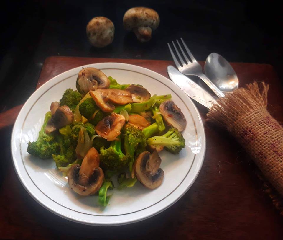 Stir Fried Mushrooms and Broccoli
