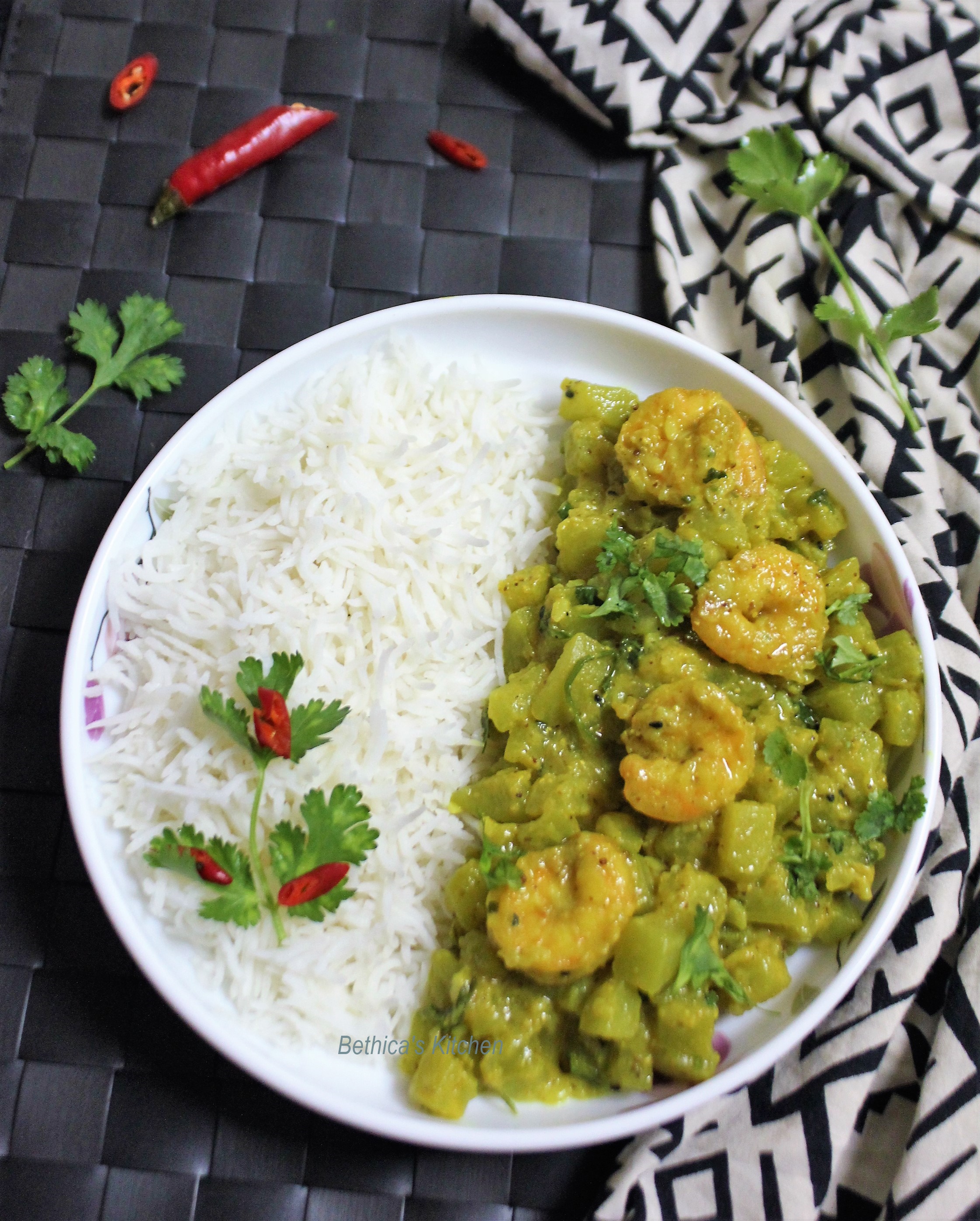Lau Shorshe Chingri (Bottle Gourd Curry cooked with Prawns & Mustard Paste - Bengali Style)