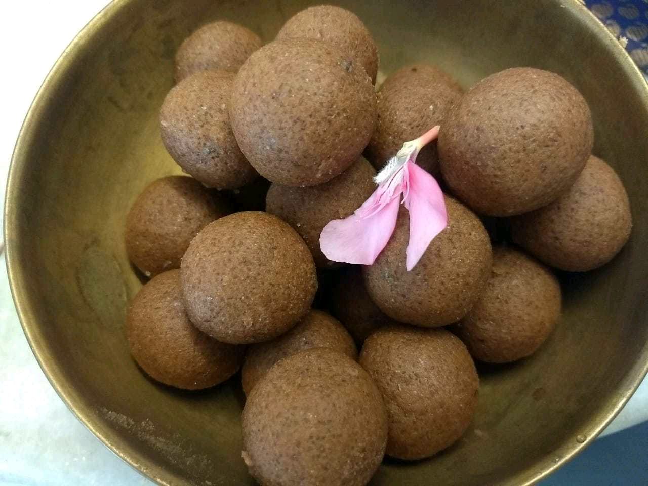 Magaza Ladoo( Odia Atta Ladoo)