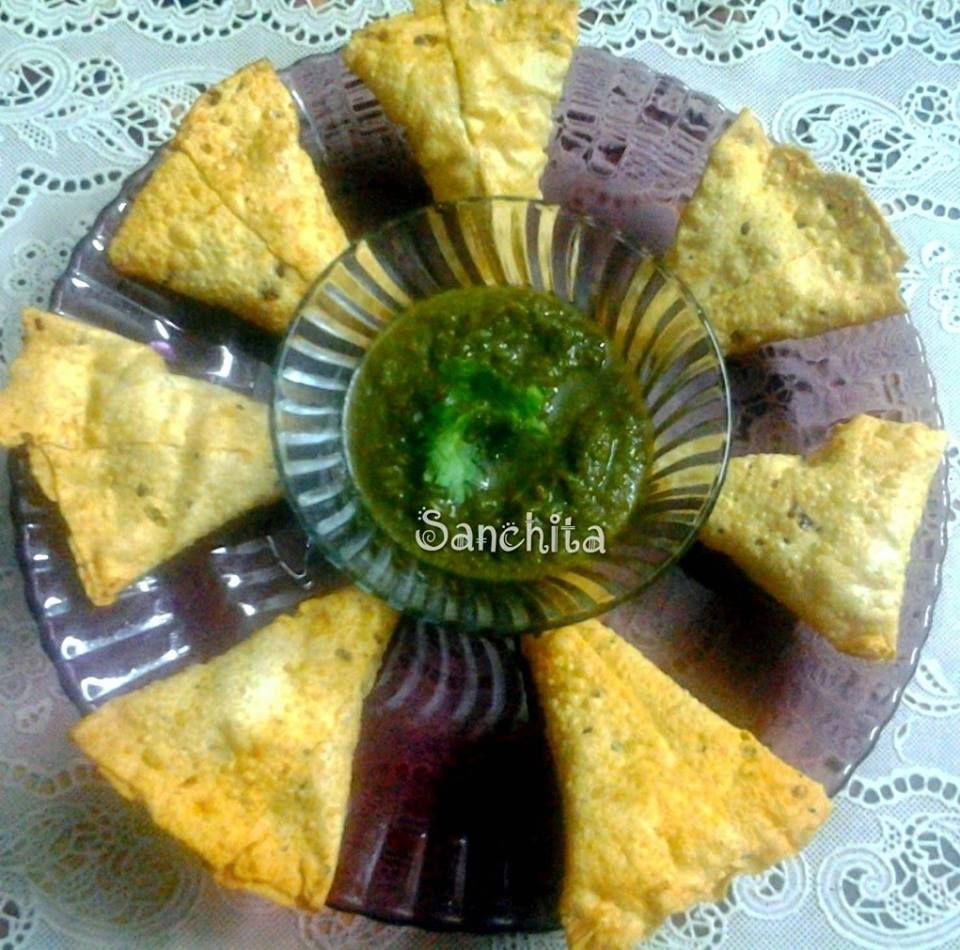 Pamosa or Papad Paneer Samosa