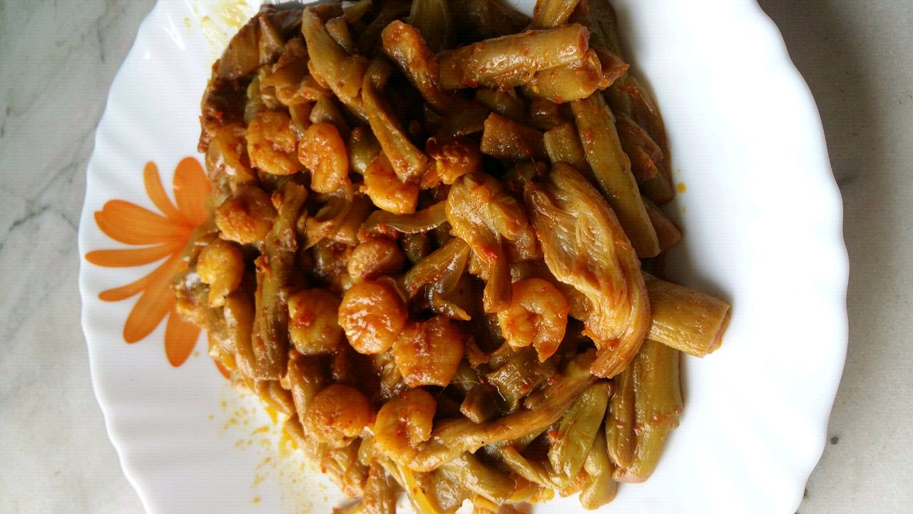 Taro Stolon/Kochur Loti With Shrimp Recipe In Bengali Style