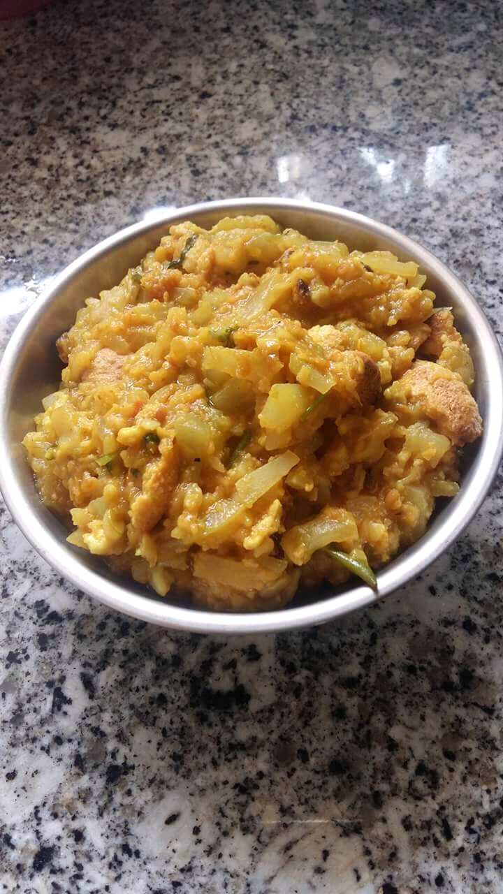 Moong dal - Bottle Gourd Curry (Lau-Mugdaler Ghonto In Bengali)