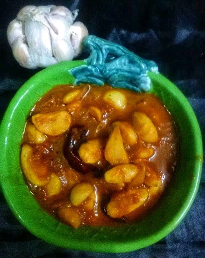 Poondu(Garlic) Kuzhambu