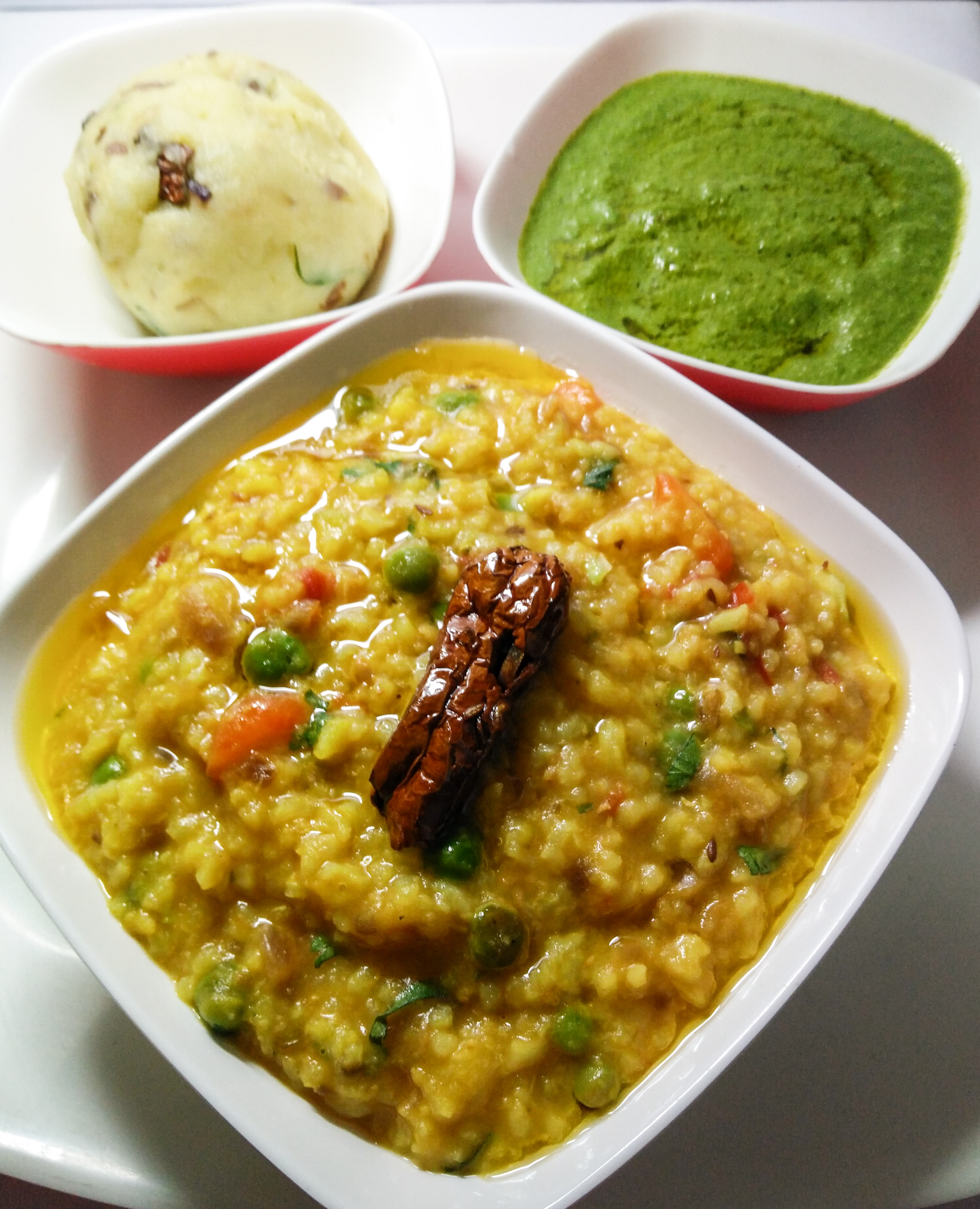 KHICHADI, CHOKHA AUR DHANIYA CHUTNEY