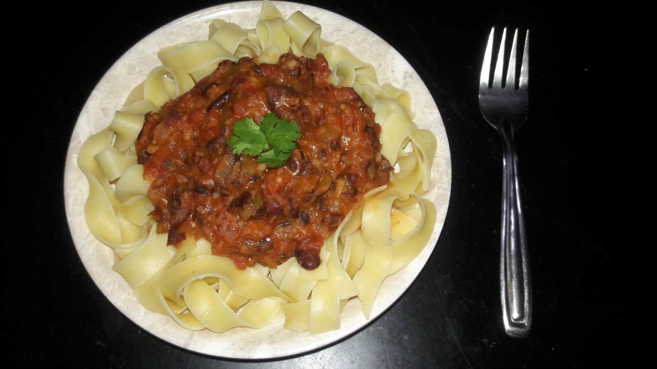 Pasta with bean bolognese 