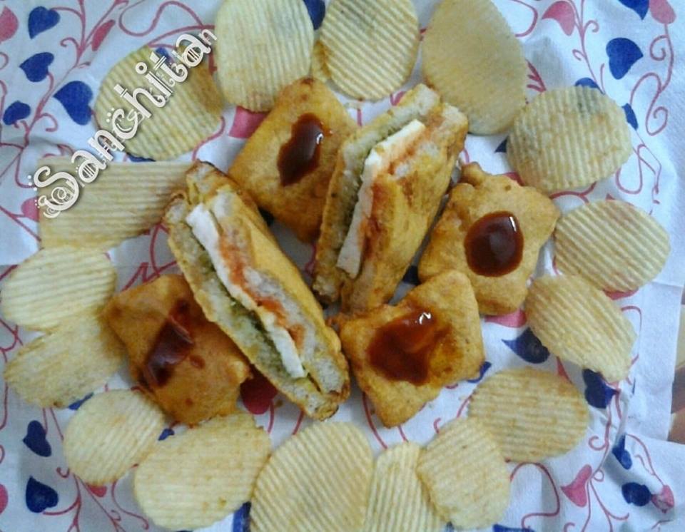 Tricoloured Bread paneer pakode with oriental sauce