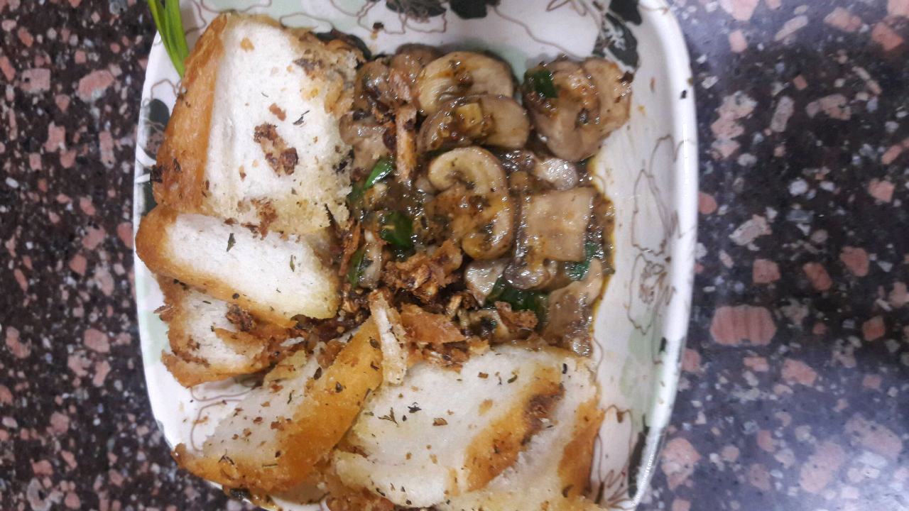 Bread And Mushroom Appetizers