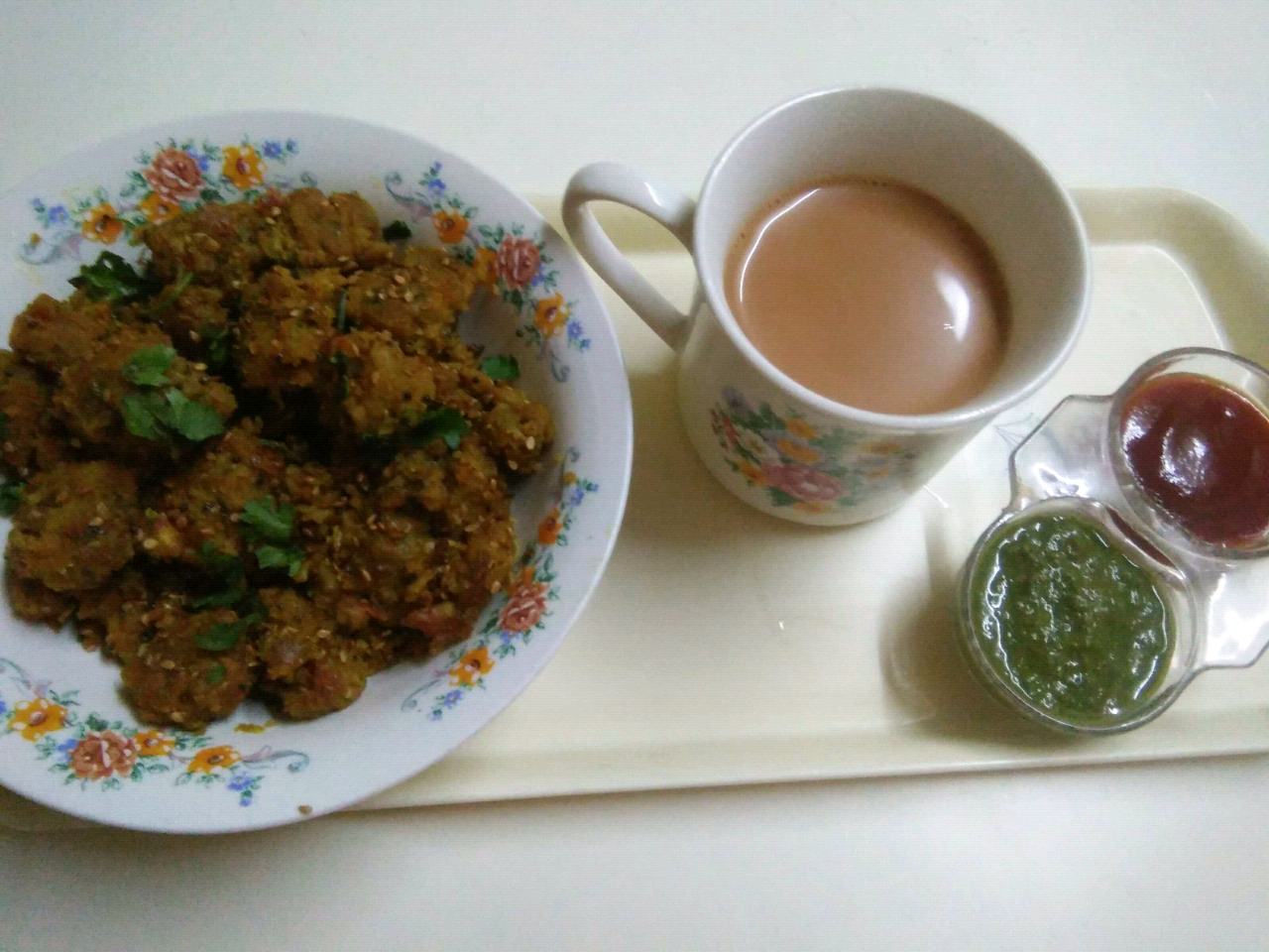 Dudhi K Muthia With Chutney And Tomatoe Ketchup and tea.