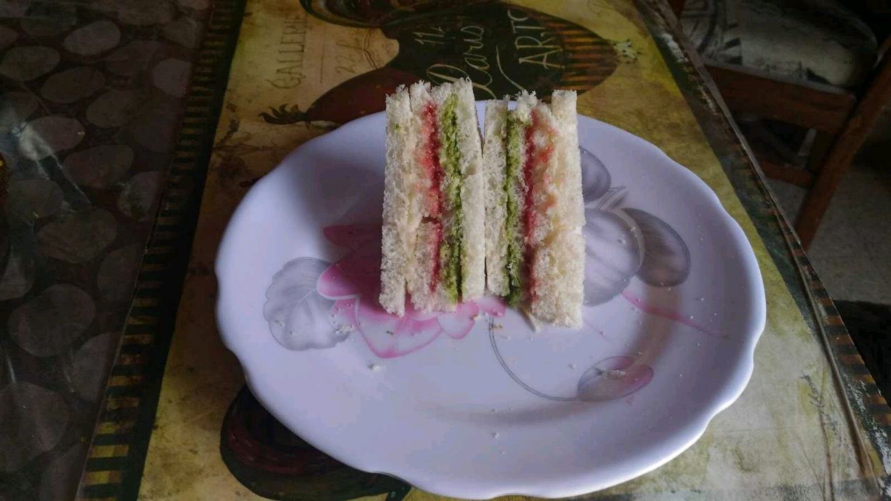 Hut Sandwich