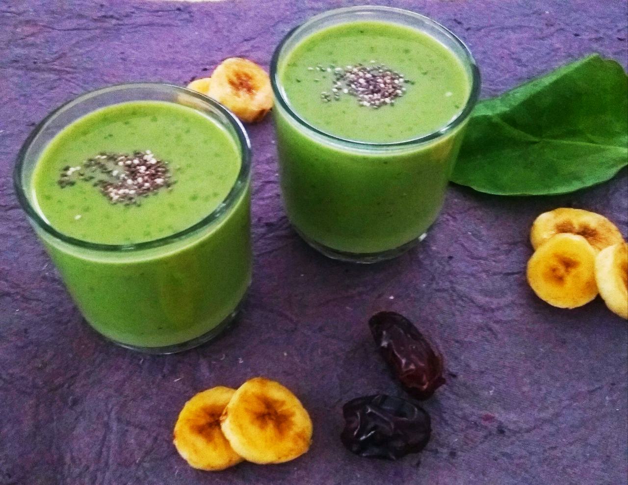Banana Dates Spinach Smoothie