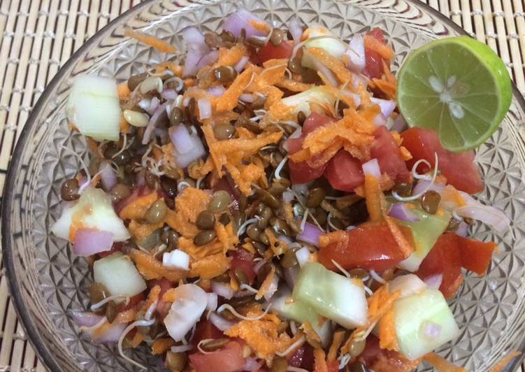Sprouts salad of horse gram and veggies