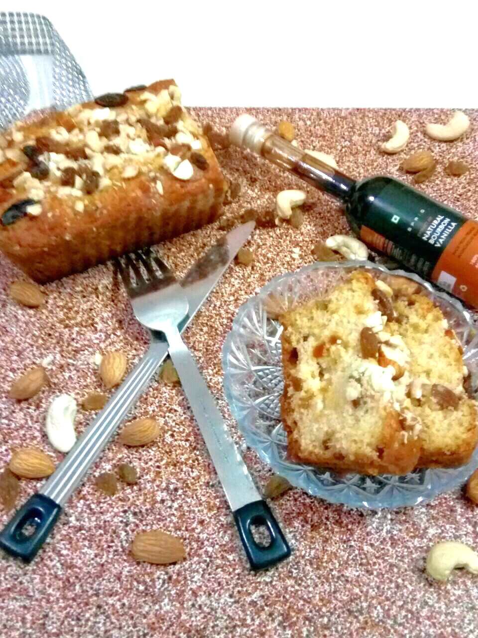 Fruits and nuts cake (eggless)