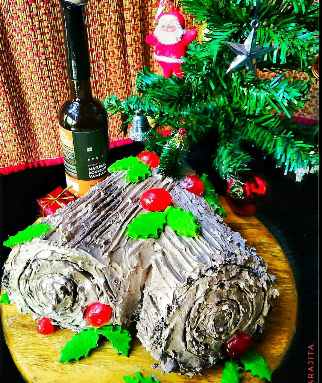 Chocolate Yule Log Swiss Roll Cake