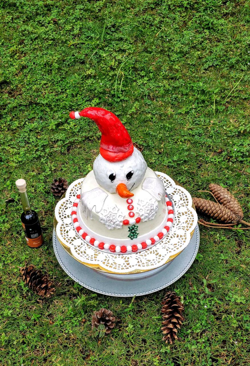 Snowman Vanilla Sponge Cake With Italian Meringue Buttercream Filling And White Chocolate Ganache Frosting
