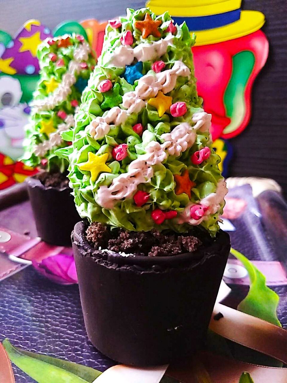 Christmas Tree Cake With Edible Chocolate Pot Filled With Chocolate Cake