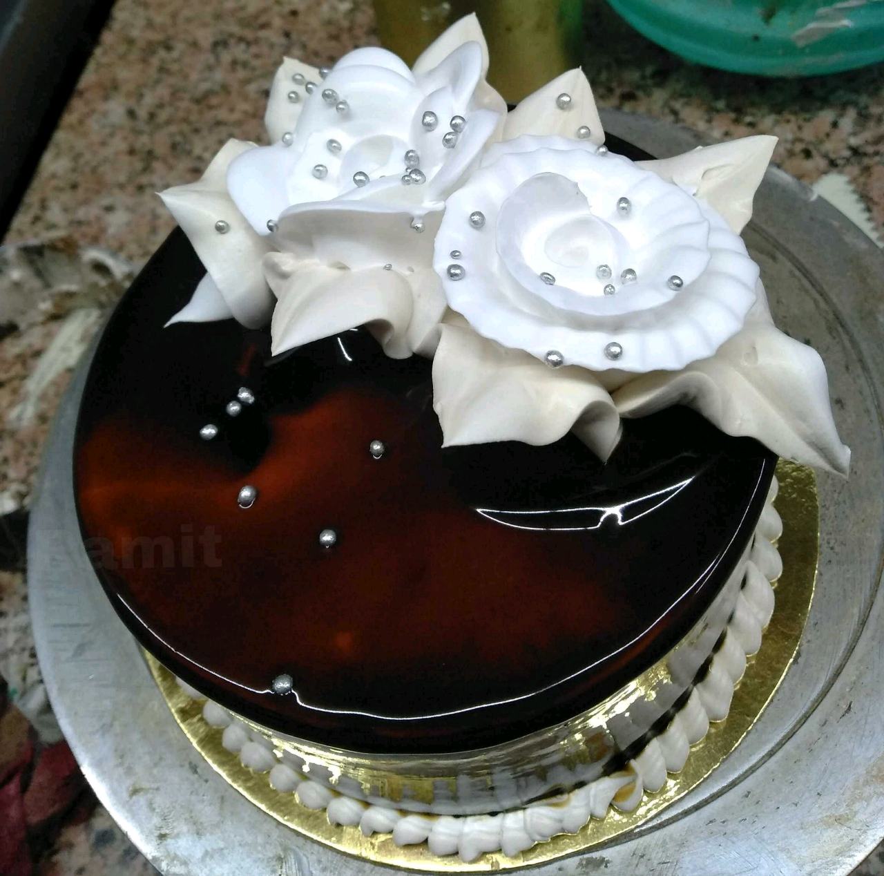 Eggless Chocolate glazed cake