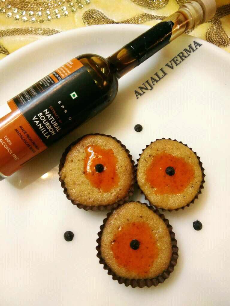 Mini Vanilla Muffins With Orange Glaze