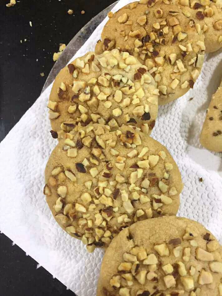 Buttery Almond Cookis