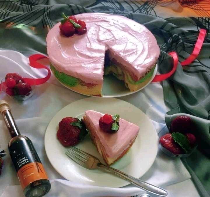 Spinach Beetroot Cake Layered With Strawberry Mousse (Without Oil And Butter)