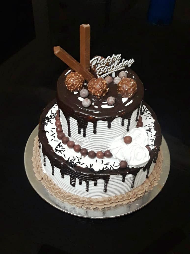 2- tier chocolate cake