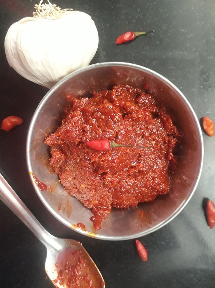 Red chilli thecha