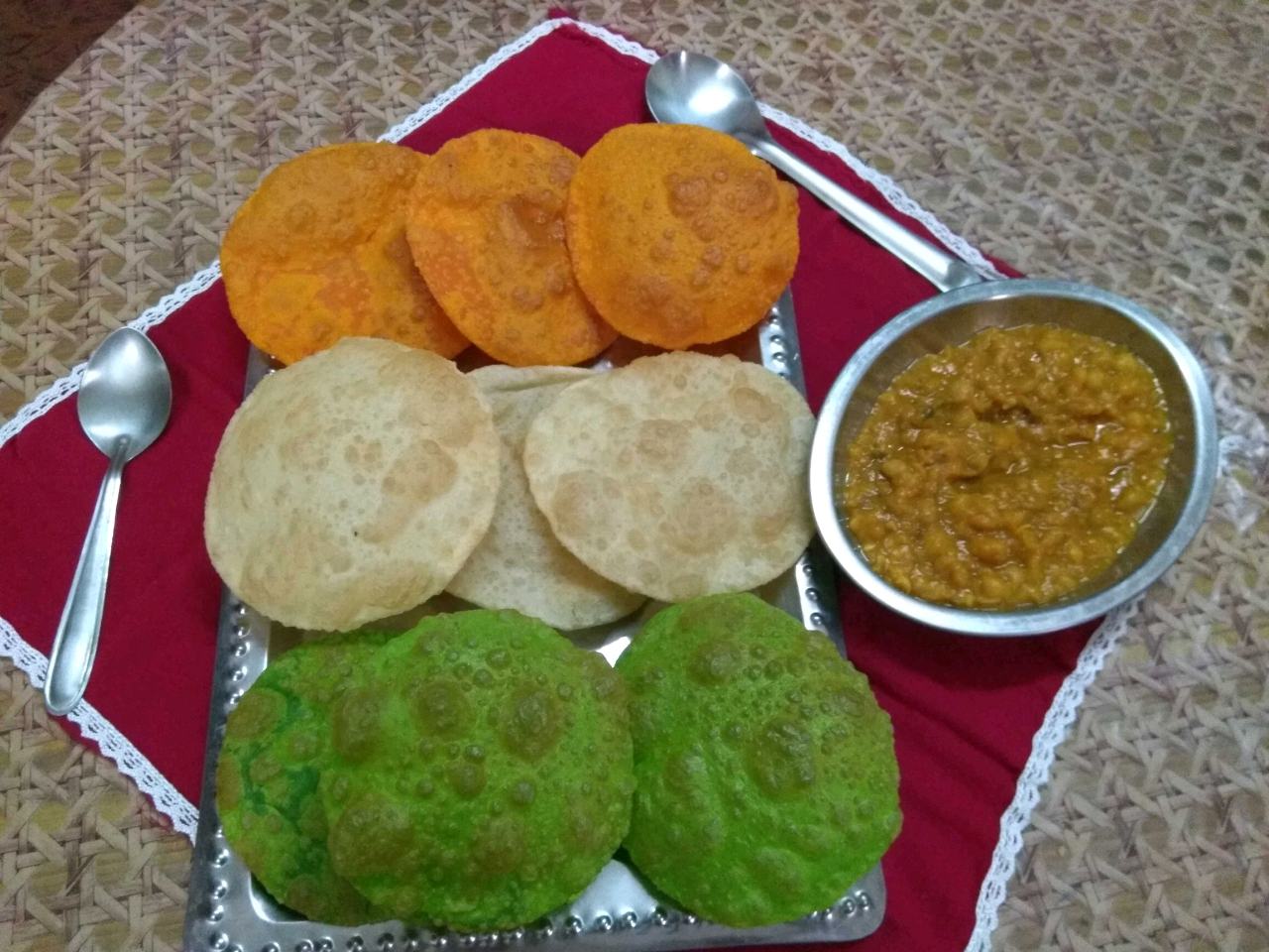 Tri color poori chana