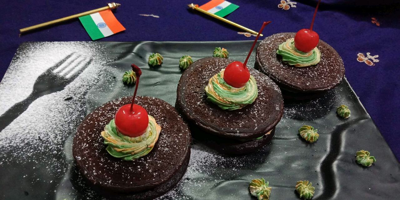 Mini Choco Pancake With Tricolor Frosting