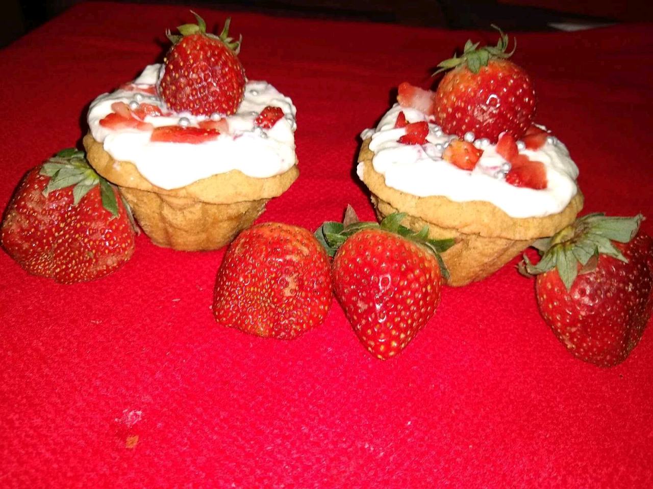 Strawberry Fruit Cream In Biscuits Tart