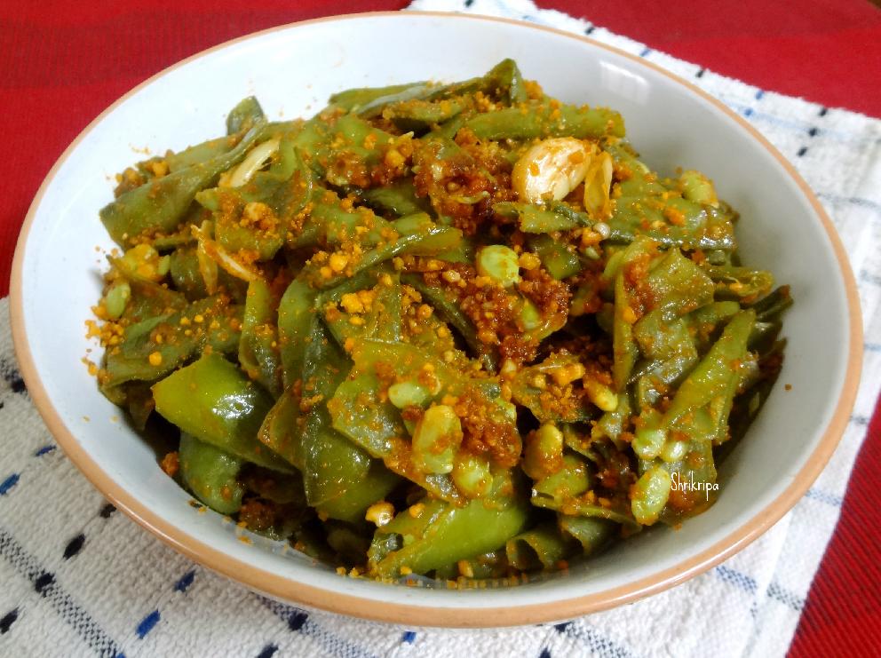 Indian broad beans/Chapparada avare with ground nut: