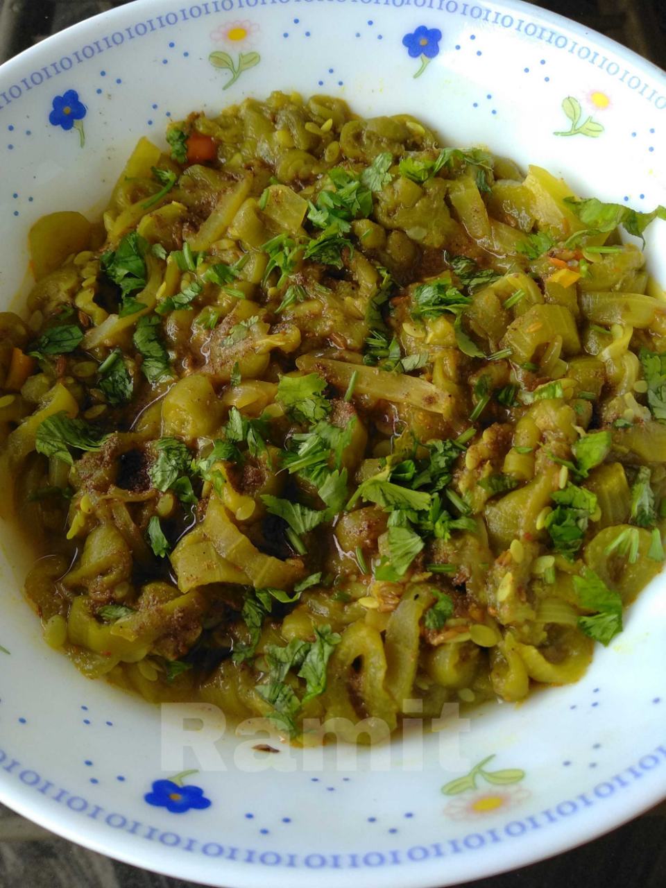 Gilki (Turai sabzi).... Yummilicious Healthy Dish With Almost Zero Oil