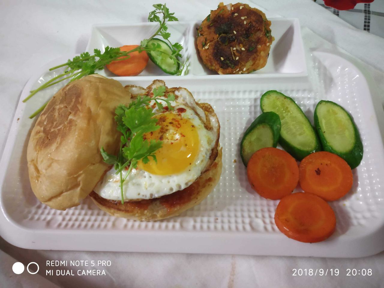 Aloo Tikki Burger With Omlet
