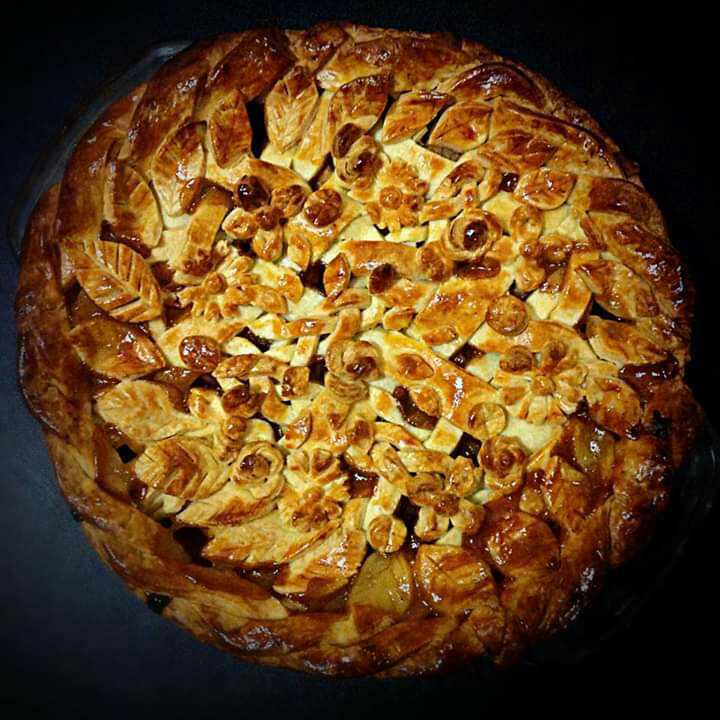 Salted Caramel Apple Pie 