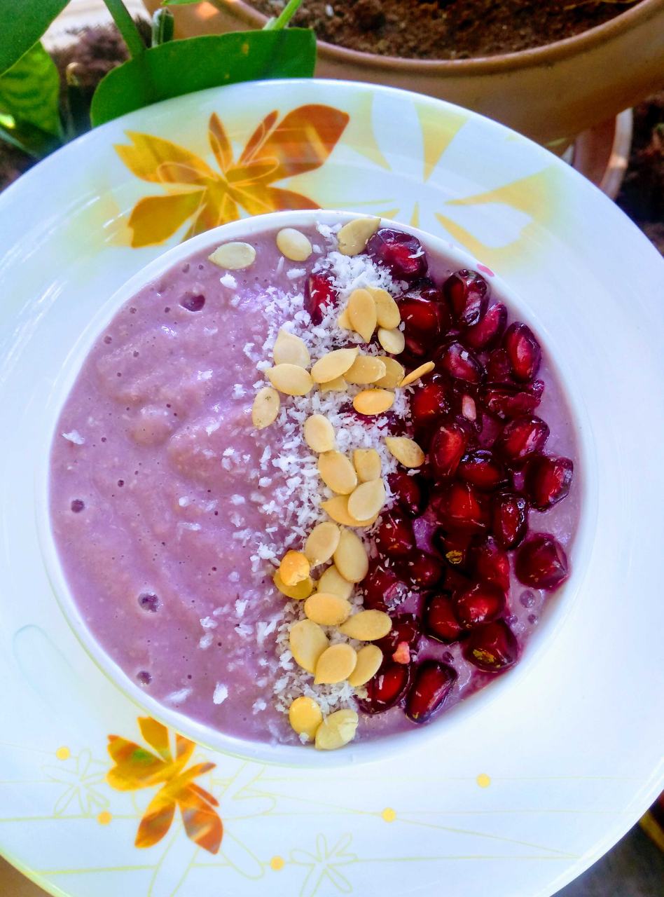 Pomegrante Apple Oats Smothie Bowl